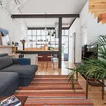 Apartamento Com Varanda, Muito Central, Ttl333